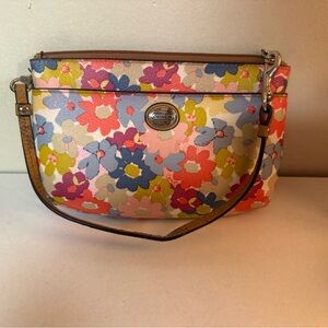 COACH Peyton floral Wristlet